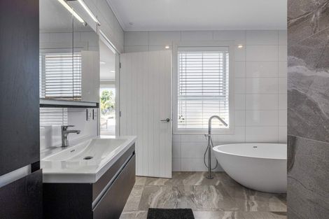 Photo of property in 8a Jelas Drive, Riverhead, 0820