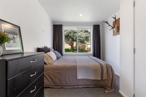 Photo of property in 5 Brixham Place, Merrilands, New Plymouth, 4312