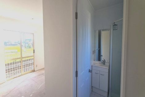 Photo of property in 19 Lockington Avenue, Henderson, Auckland, 0612