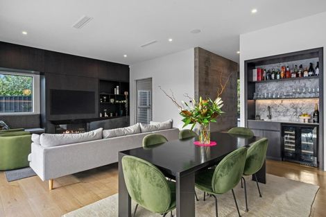 Photo of property in 23 Otakau Road, Milford, Auckland, 0620