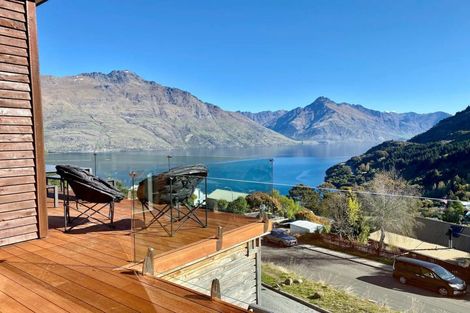 Photo of property in 15a Mackinnon Terrace, Sunshine Bay, Queenstown, 9300