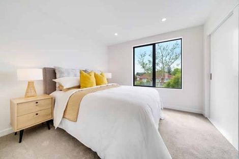 Photo of property in 2/60 Yeovil Road, Te Atatu Peninsula, Auckland, 0610