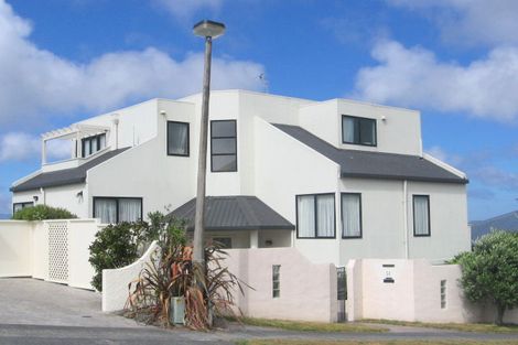 Photo of property in 91 Ashton Fitchett Drive, Brooklyn, Wellington, 6021