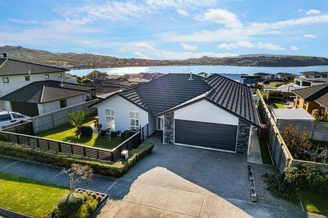 Photo of property in 86 Queen Charlotte Drive, Aotea, Porirua, 5024