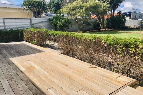 Photo of property in 35 Hine Street, New Plymouth, 4310