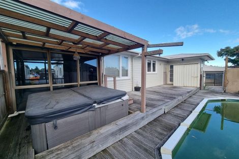 Photo of property in 11 Matipo Road, Te Atatu Peninsula, Auckland, 0610