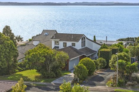 Photo of property in 26 Pacific Parade, Army Bay, Whangaparaoa, 0930