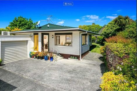 Photo of property in 2/4 Nea Place, Hillcrest, Auckland, 0627