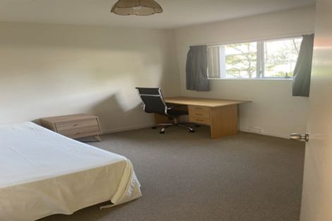 Photo of property in 2/479 Glenfield Road, Glenfield, Auckland, 0629