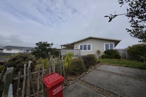 Photo of property in 5 Simcox Street, Otaki Beach, Otaki, 5512