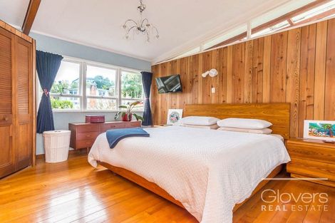 Photo of property in 5 Thuja Street, Green Bay, Auckland, 0604