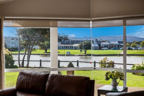 Photo of property in 7 Lakeside Villas, Whitby, Porirua, 5024
