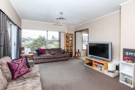 Photo of property in 2/51 Girrahween Drive, Totara Vale, Auckland, 0629