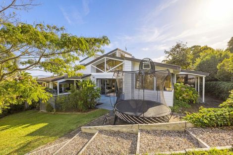 Photo of property in 16 Oakpark Place, West Harbour, Auckland, 0618