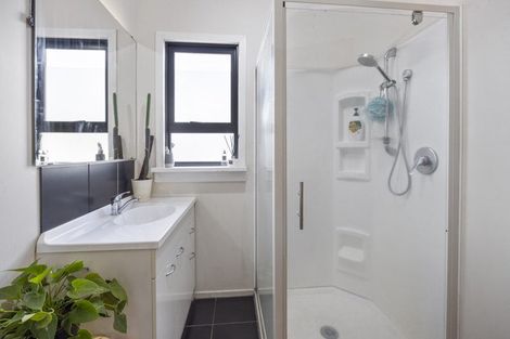 Photo of property in 112 Glover Road, Hawera, 4610