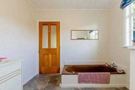 Photo of property in 28 Forest Road, Raumati South, Paraparaumu, 5032