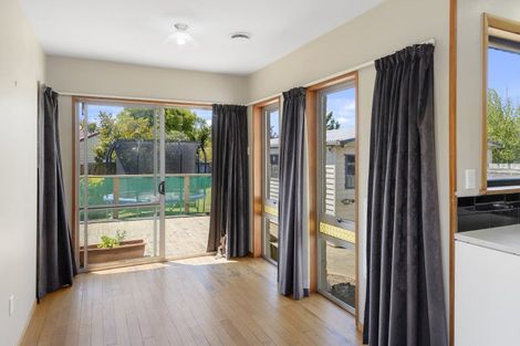 Photo of property in 52 Lambeth Crescent, Redwood, Christchurch, 8051