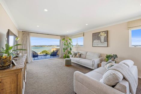 Photo of property in 3 Pounamu Place, Shelly Park, Auckland, 2014