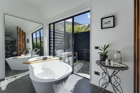 Photo of property in 1 Larkins Way, Arthurs Point, Queenstown, 9371
