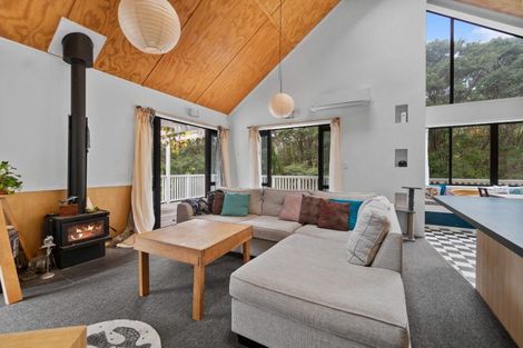 Photo of property in 140 Shaw Road, Oratia, Auckland, 0604