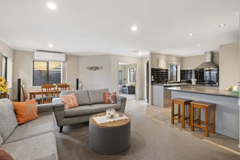 Photo of property in 9 Woodcroft Way, Pukekohe, 2120