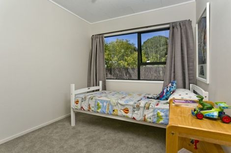 Photo of property in 4 Sevilla Place, Unsworth Heights, Auckland, 0632
