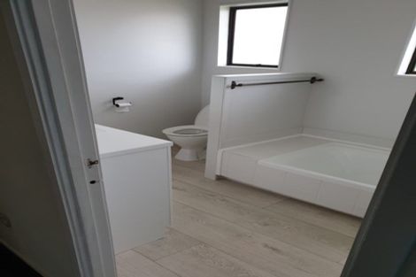 Photo of property in 28 Manaia View Road, One Tree Point, 0118