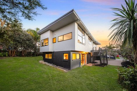 Photo of property in 3 Kathleen Street, Totara Vale, Auckland, 0627