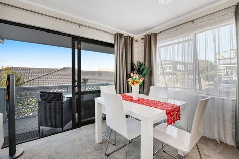 Photo of property in 57a Wade River Road, Stanmore Bay, Whangaparaoa, 0932