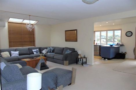 Photo of property in 15 Tainui Terrace, Tawa, Wellington, 5028