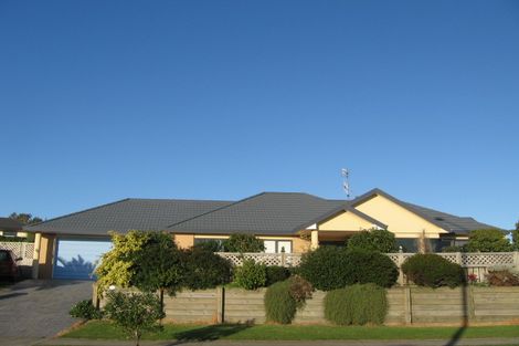 Photo of property in 153 Realm Drive, Paraparaumu, 5032