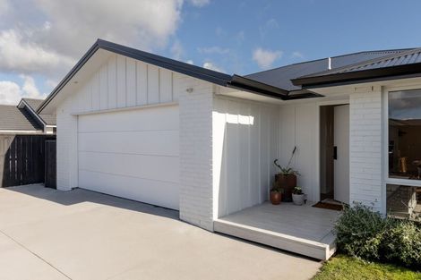 Photo of property in 22 Kahawai Place, Omokoroa, 3114