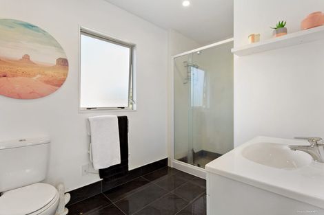 Photo of property in 1/64 Hogans Road, Glenfield, Auckland, 0629