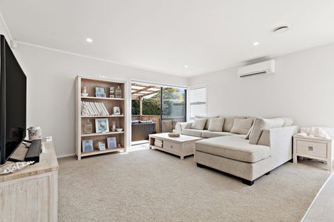 Photo of property in 7 Redlands Grove, Swanson, Auckland, 0612