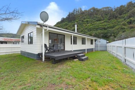 Photo of property in 100 Gillespies Road, Birchville, Upper Hutt, 5018