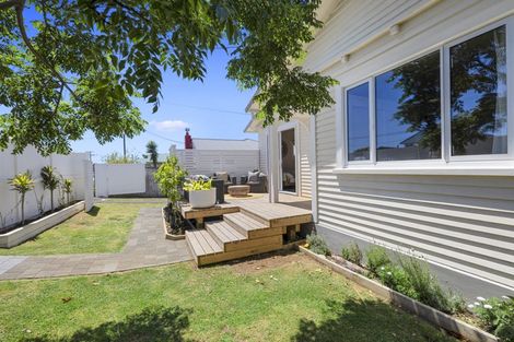 Photo of property in 22 Ngaio Street, Strandon, New Plymouth, 4312