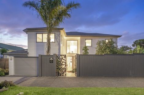 Photo of property in 15a St Michaels Avenue, Point Chevalier, Auckland, 1022