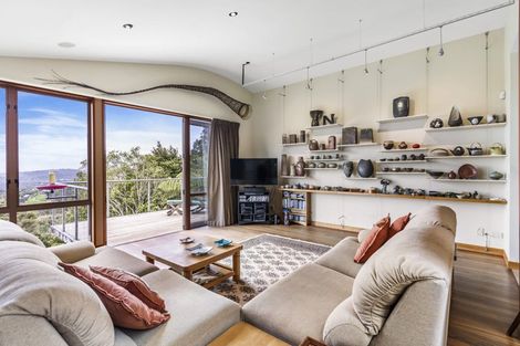 Photo of property in 318 Forest Road, Waiatarua, Auckland, 0612