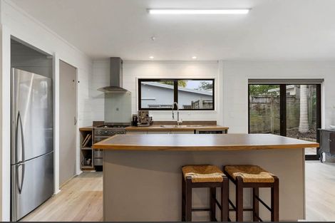 Photo of property in 1/690 Beach Road, Browns Bay, Auckland, 0630