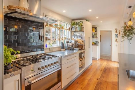 Photo of property in 2 Shackleton Terrace, Lyttelton, 8082