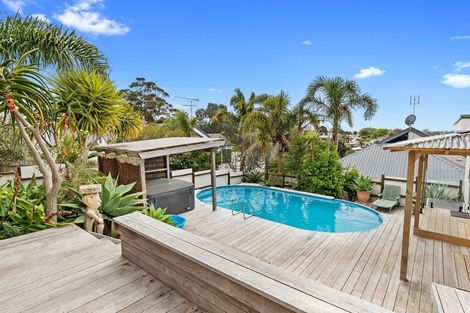 Photo of property in 11a Mizpah Road, Waiake, Auckland, 0630