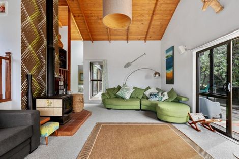 Photo of property in 122 Tuna Place, Onemana, Whangamata, 3691