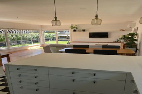 Photo of property in 2/10 Riverlea Avenue, Pakuranga, Auckland, 2010