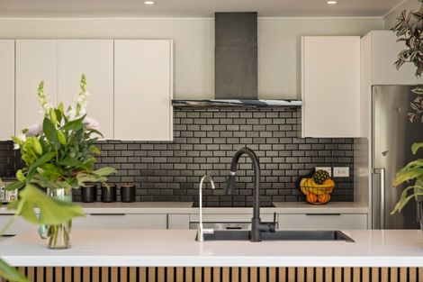 Photo of property in 12 Mackinnon Terrace, Sunshine Bay, Queenstown, 9300