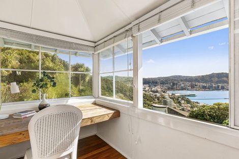 Photo of property in 45 Palliser Road, Roseneath, Wellington, 6011