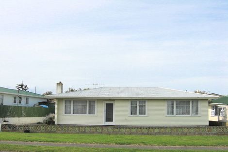 Photo of property in 4 Kotuku Street, Castlecliff, Whanganui, 4501