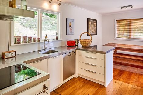 Photo of property in 40 Rona Street, Eastbourne, Lower Hutt, 5013