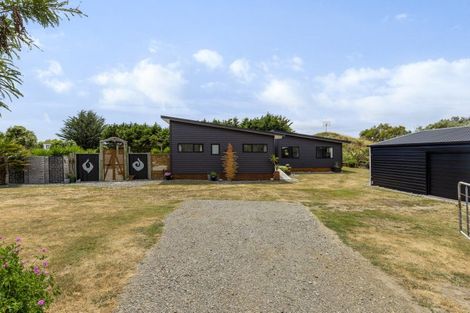 Photo of property in 7 Strathnaver Drive, Waikawa Beach, Manakau, 5573