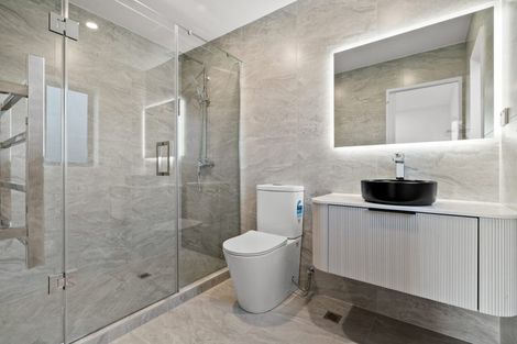 Photo of property in 2/32 Tapuwae Way, Mangere Bridge, 2022