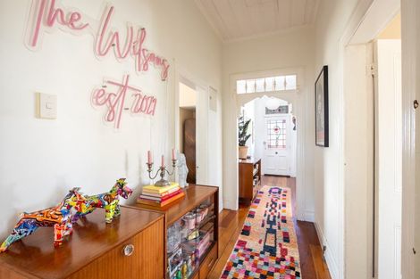 Photo of property in 17 Kowhai Street, Strandon, New Plymouth, 4312